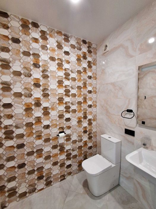 Будинок з сольовою лазнею на березі озера, зимова рибалка.