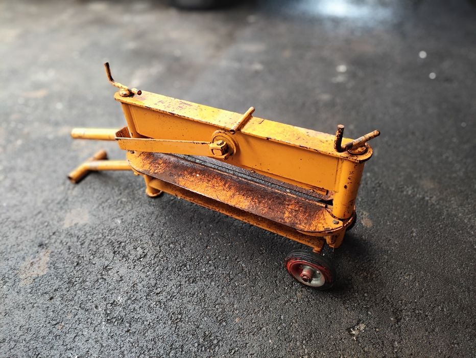 Máquina para cortar lajedtas de betão