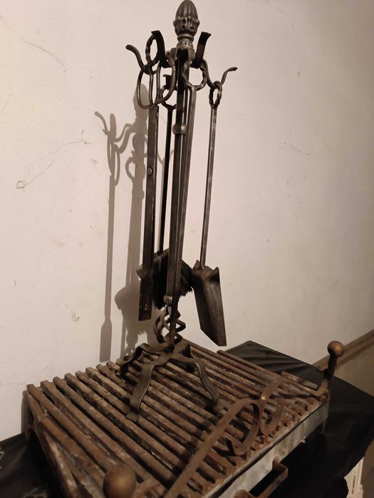 Conjunto de lareira em ferro