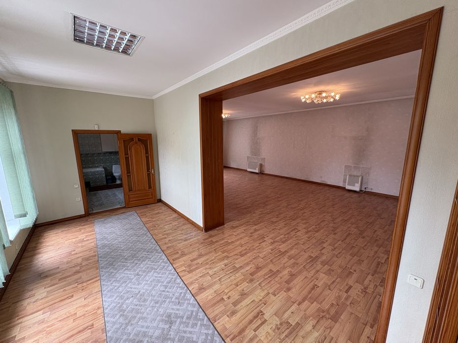 Продаж 2-х поверхового будинку в Центрі міста-250кв.м.Вул.Севастопольс