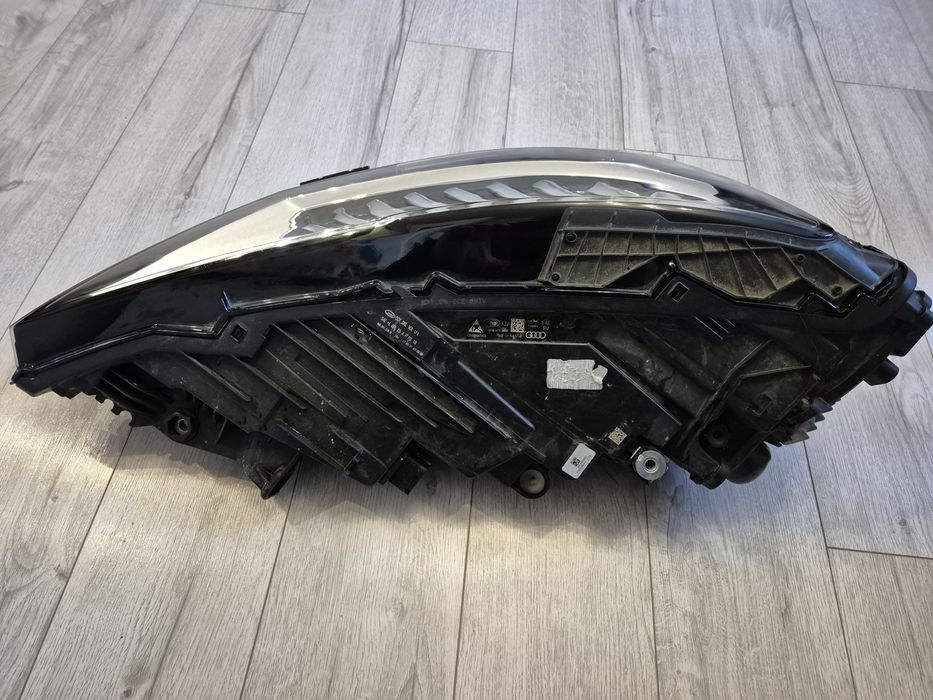 Фара права Audi Q8 2019-2023 USA
