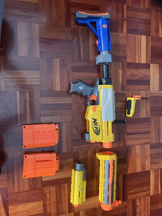 Nerf N-Strike usado em troneios