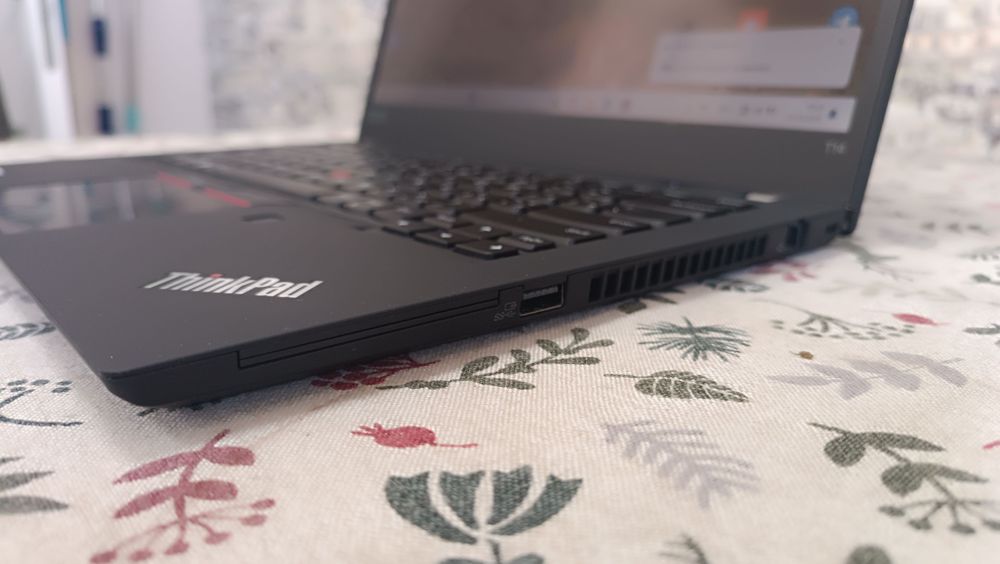 Lenovo ThinkPad T14 Gen 2 / Intel Core i7-1165G7 / 32 GB RAM / 512 GB