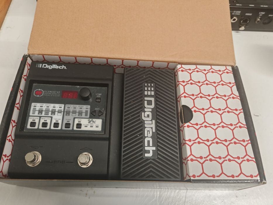 Pedal de efeitos Digitech Element XP