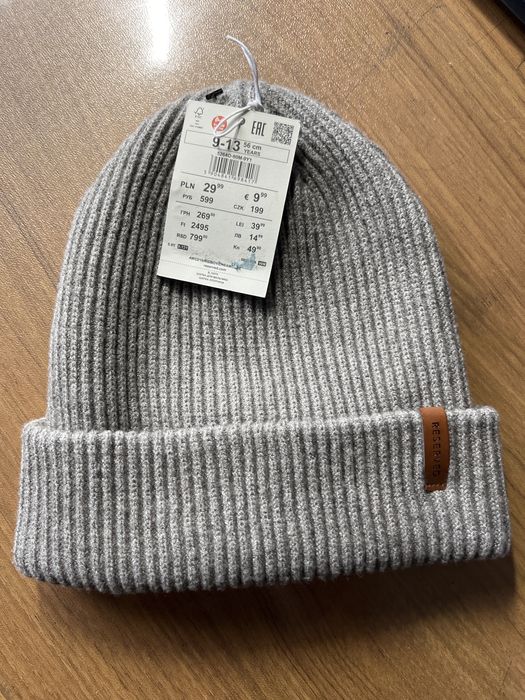 Шапка на 9-13 років , 56 см Reserved