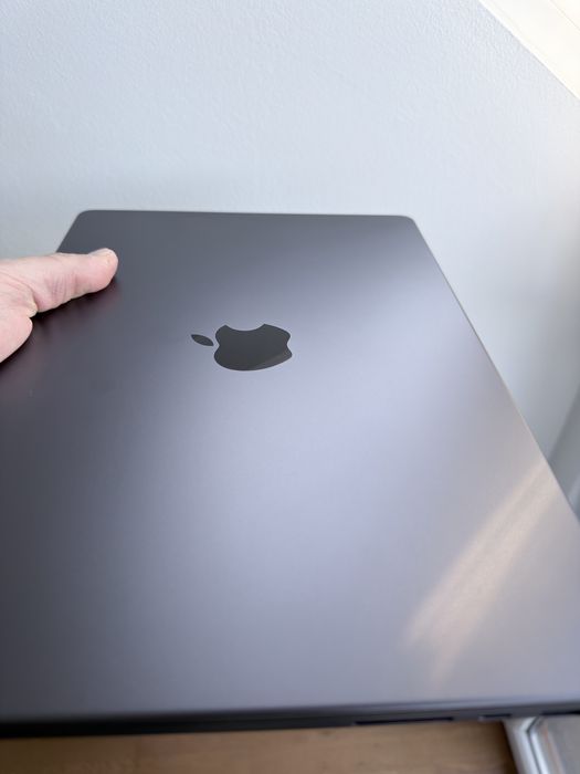 MacBook Pro  M3 PRO, 14”, 18GB, 1TB, bateria 88%