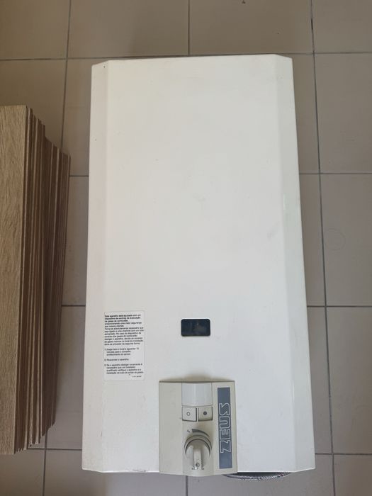 Esquentador Zeus WRN 275-3 (Grupo Vulcano) – 11L, Isqueiro Eletrónico (Às Pilhas)