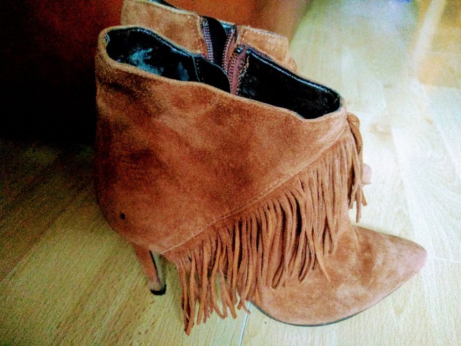 Botki z frędzlami skóra naturalna 38