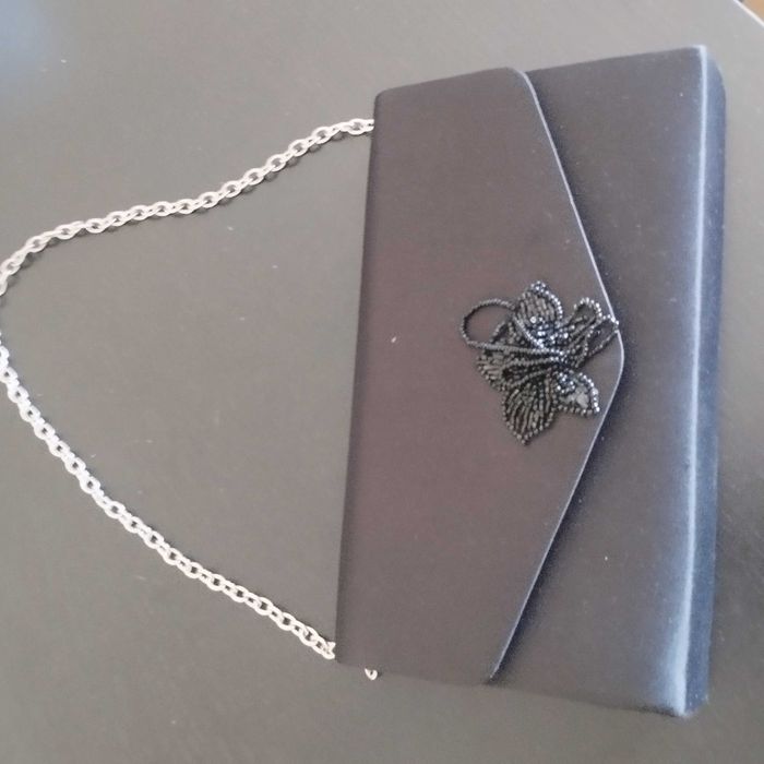 Seis bolsas de cerimónia, todas por 8€
