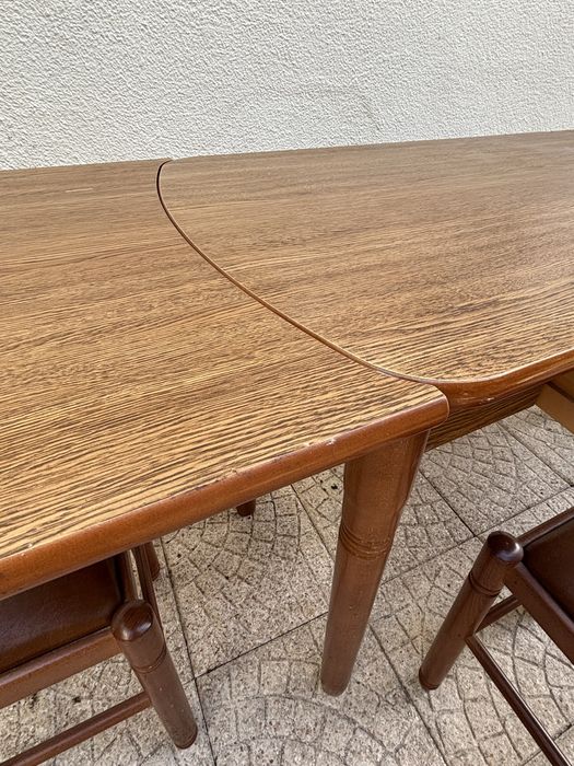 Mesa e bancos em bom estado