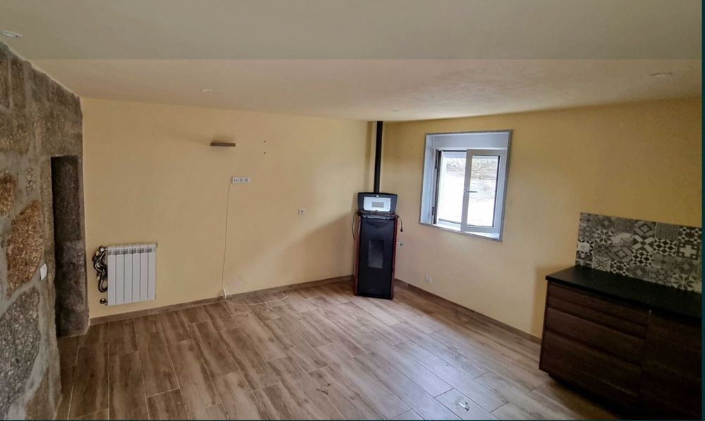 Alugo T1 , rés do chão de casa renovada