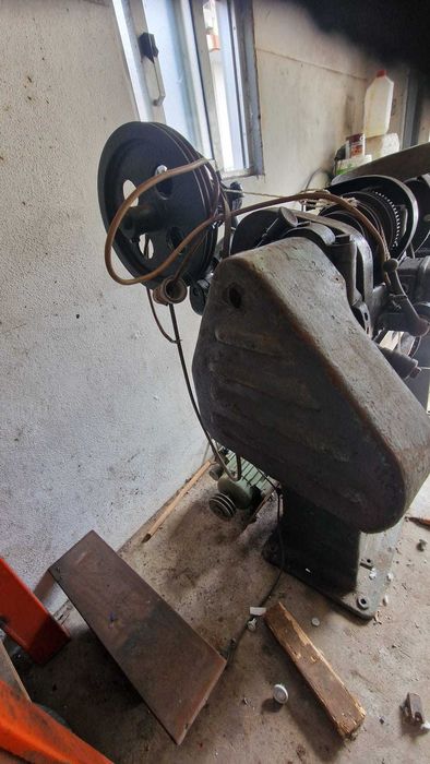 Torno mecânico e maquina de furar
