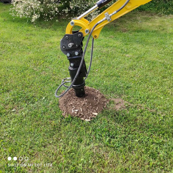 Ogrodzenia betonowe, Słupki betonowe, montaż, minikoparka, 3cx