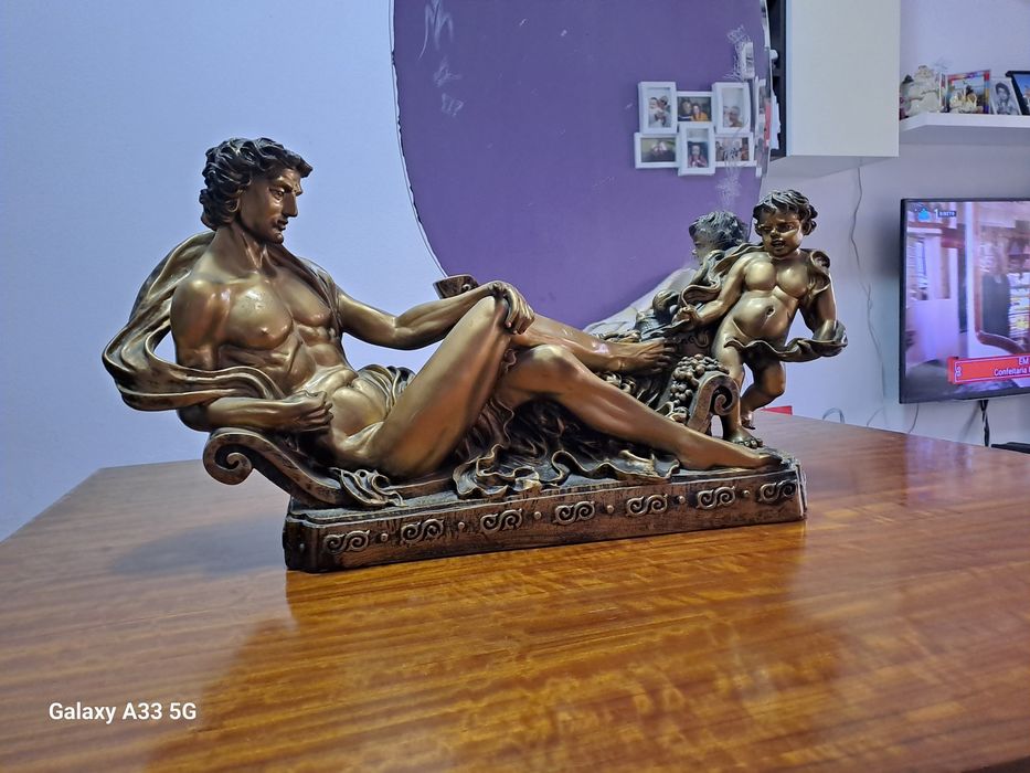 Espelho com bonecos em madeira