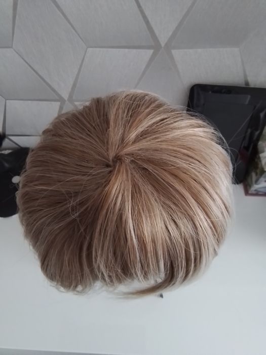 Krótka peruka średni blond