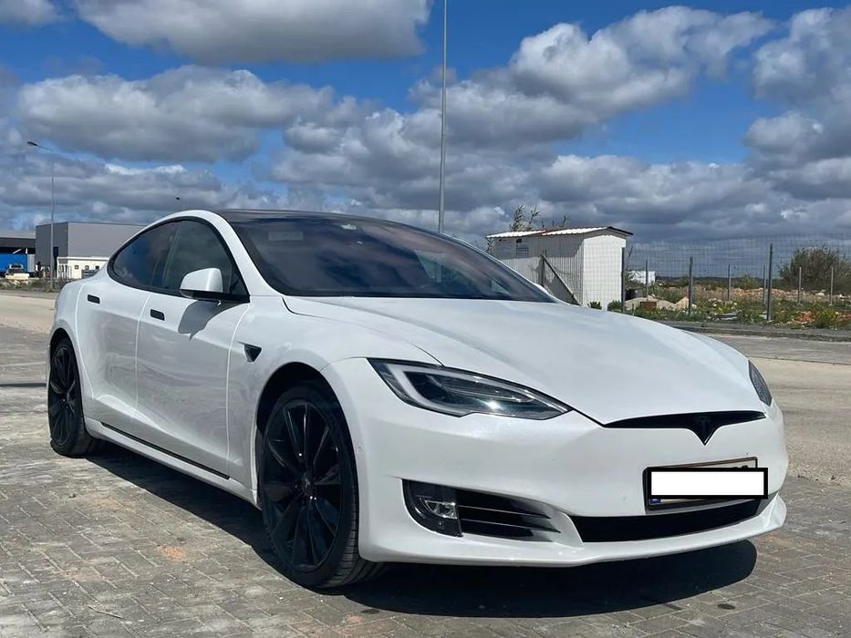 Tesla Model S Long Range