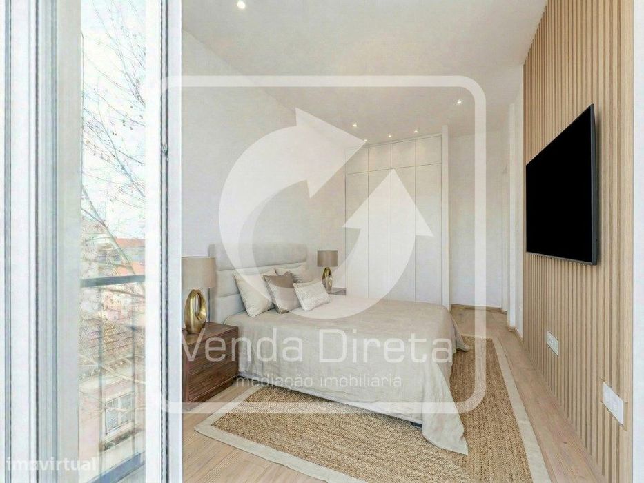 T2 Totalmente Remodelado com 3 Varandas | A 5 min do Cais Fluvial d...