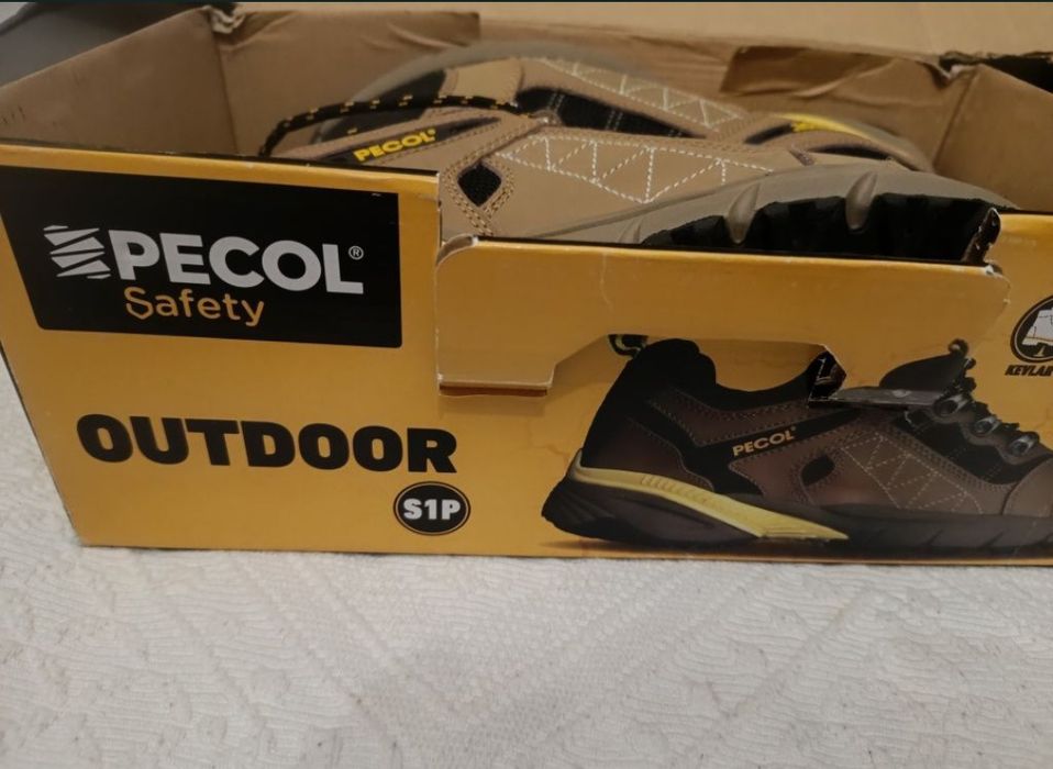 Sapato pecol tamanho 43 novo.
