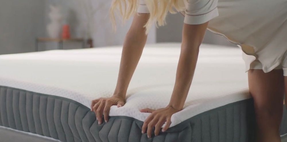 Colchão Emma Original com protetor de colchão