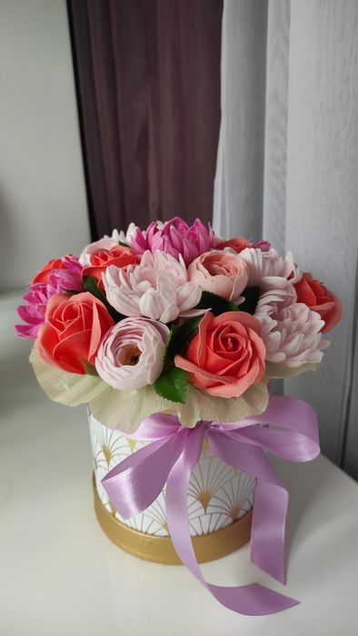 Букети з мильних троянд від 250гр.