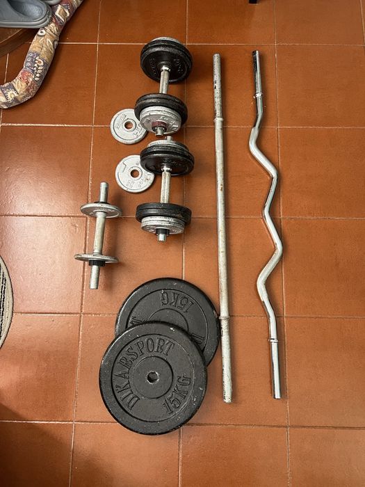 Halteres e barras de musculação