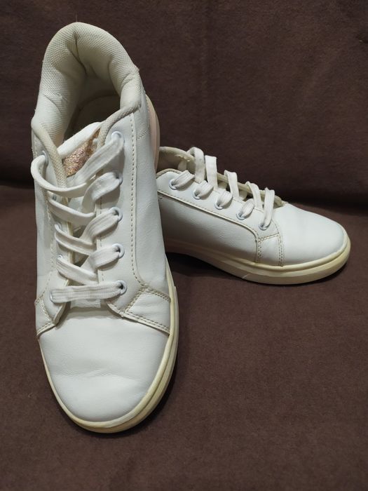 Кросівки.   Кеди.