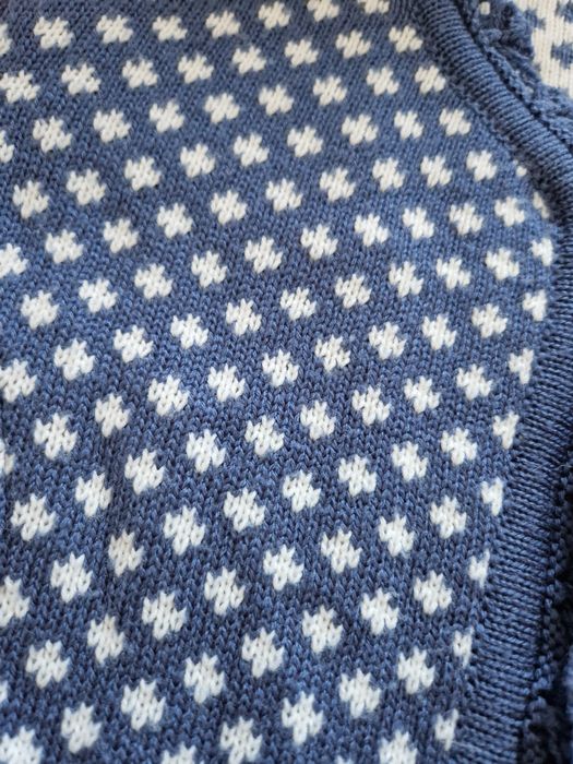 Uroczy niebiesko-biały kardigan z haftowanymi detalami r 8-10 lat