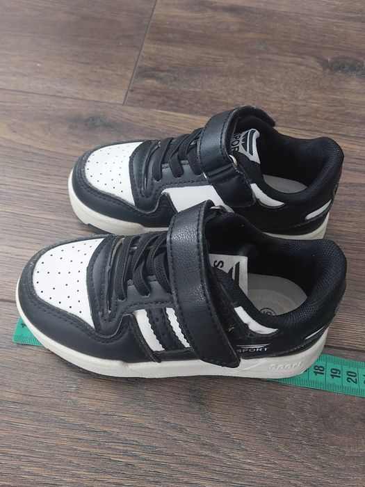 Кросівки 25розмір