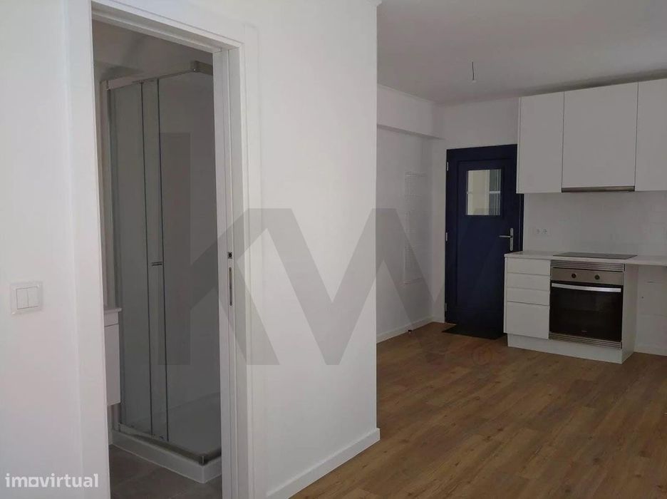 Apartamento T0 remodelado no Condomínio Pátio das Padeiras - Estrela