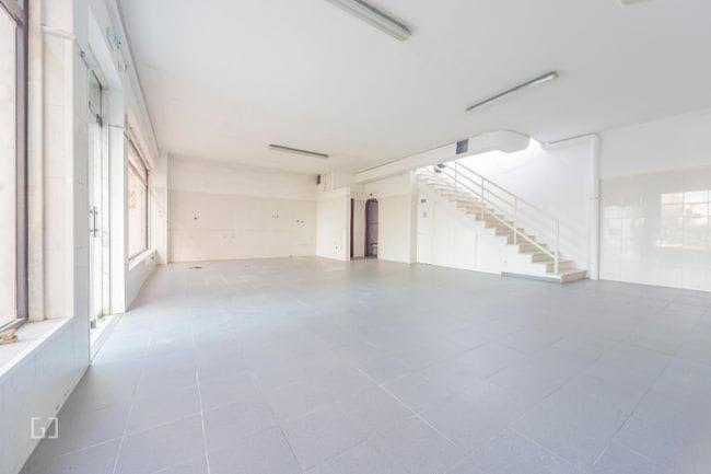 LOJA ARRENDA-SE em Casal de Cambra