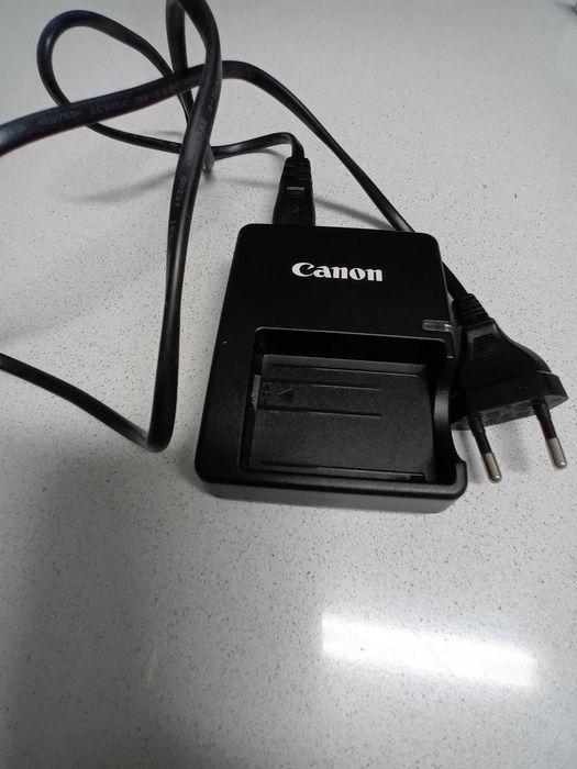 Canon 1000D + carregador e bateria