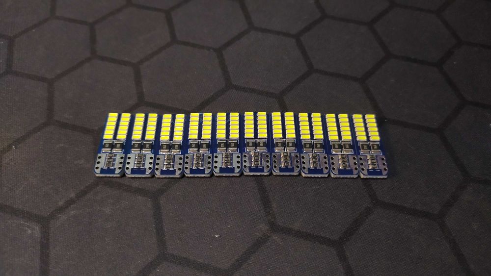 Автомобильные светодиодные лампы с типом цоколя T10 (W5W) Белого цвета