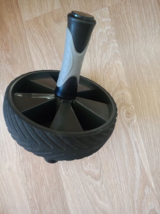 Nowe kółko gimnastyczne do ćwiczeń fitness i