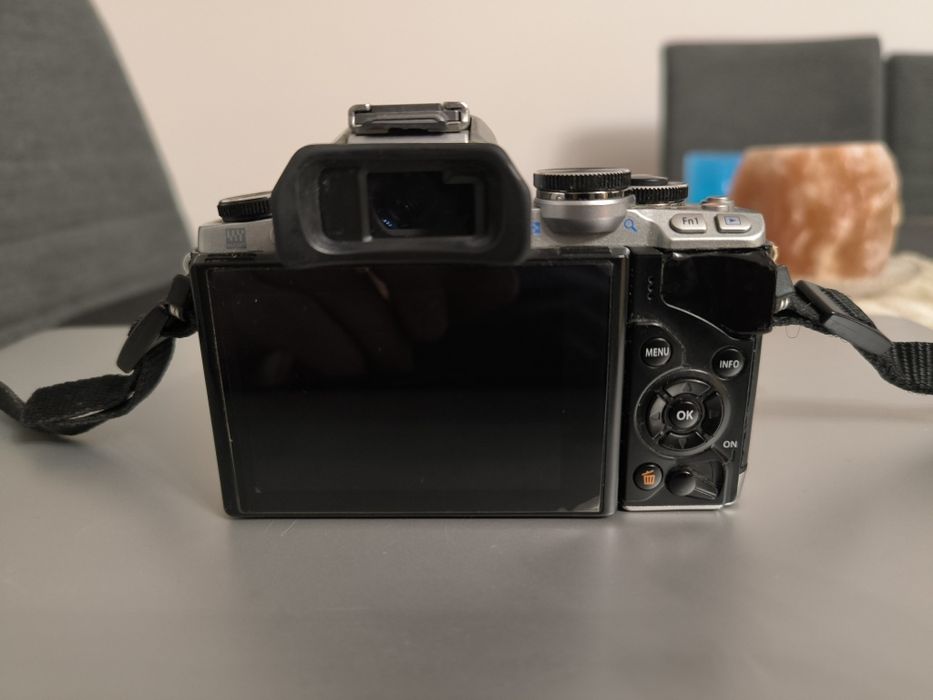 Olympus em10 bezlusterkowiec