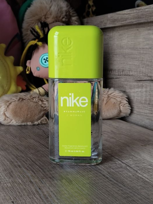 Perfumowany dezodorant dla kobiet Nike Woman Yummy musk