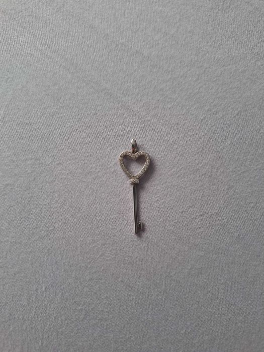 Srebrna zawieszka kluczyk