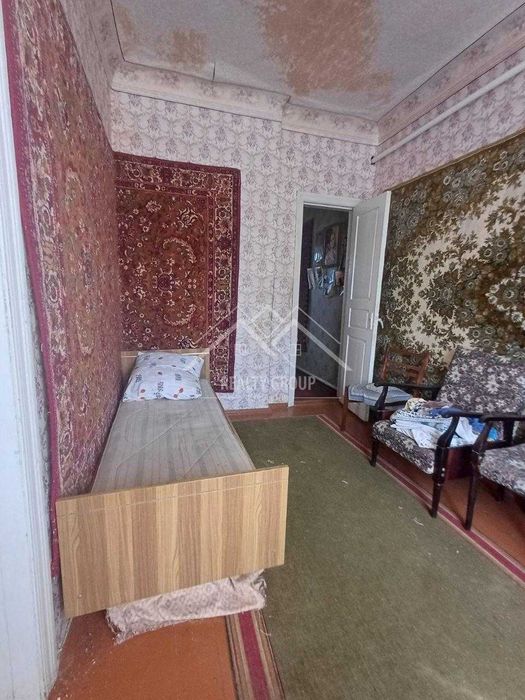 Продаж будинку в центрі с. Лозуватка з гаражем, літнею кухнею.