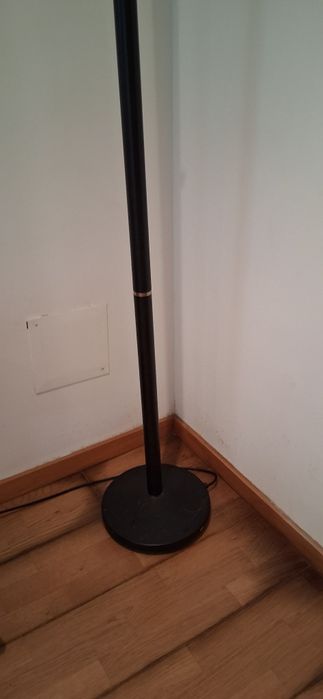 Candeeiro de pé, preto