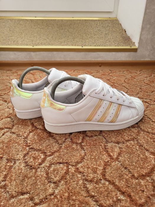 Оригинальные женские кроссовки Adidas Superstar