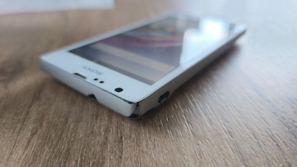 Smartfon Sony xperia SP biały + zestaw słuchawkowy MH410c