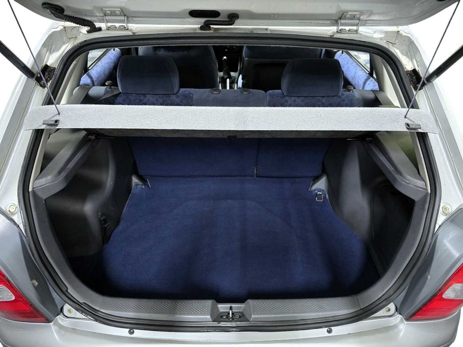 Mazda 323 F 1.3 GLX, prata, 205.000km, 1998, Muito Bom Estado