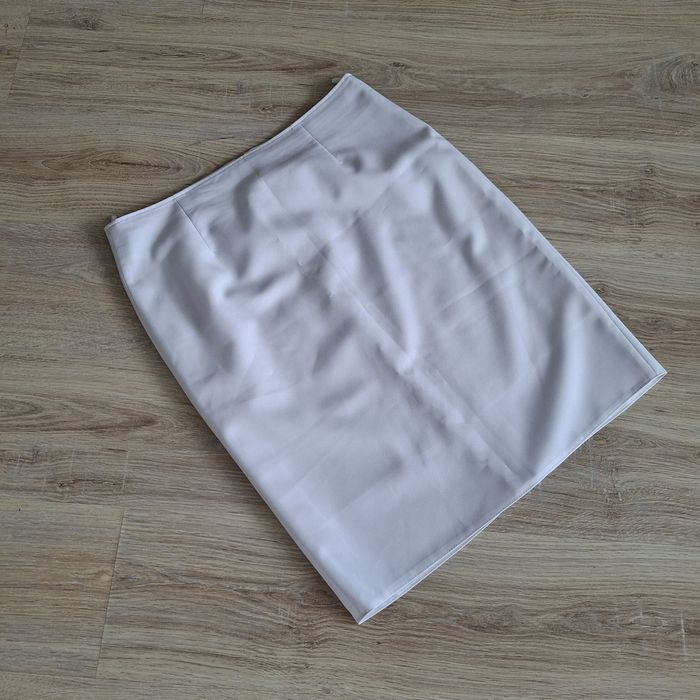 Biała ołówkowa elegancka spódnica 44
