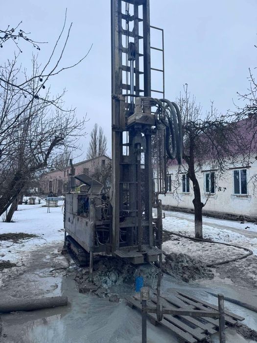 Буріння свердловин. Бурение скважин. монтаж. ремонт. Помічна