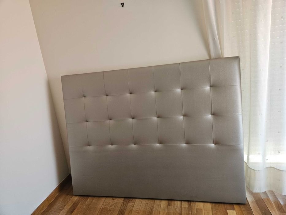 Cabeceira cama cinzenta