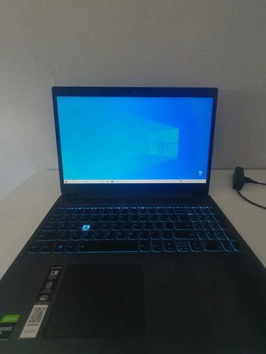 Laptop gamingowy lenovo