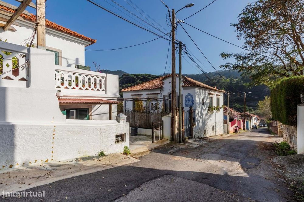 Apartamento T3+1 com Terraço e 3 Wcs em Galamares, Sintra