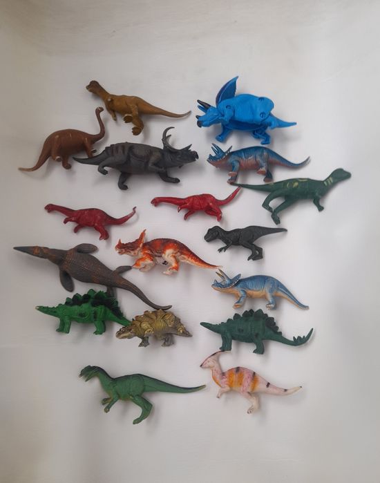 Игрушки 111 штук.Динозавры,драконы,змеи.