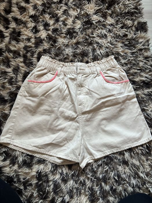 krotkie spodenki z haftowaniem r 38