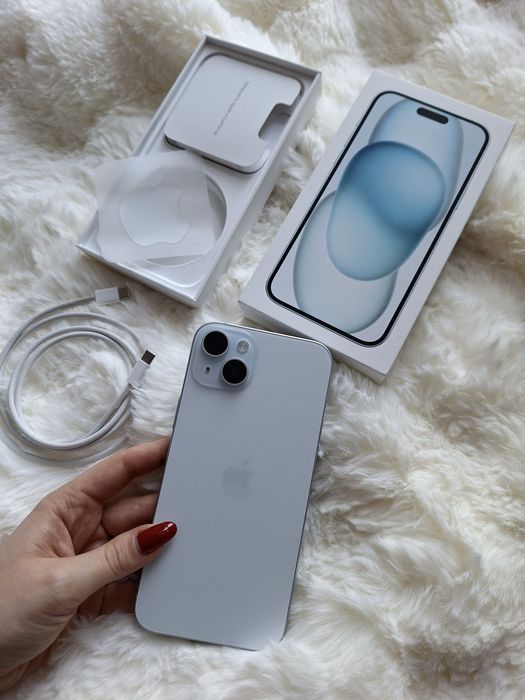 Niebieski błękitny telefon Iphone 15 Plus Apple