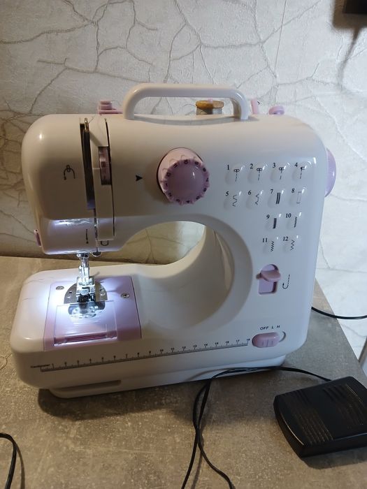 Швейная ручна машинка